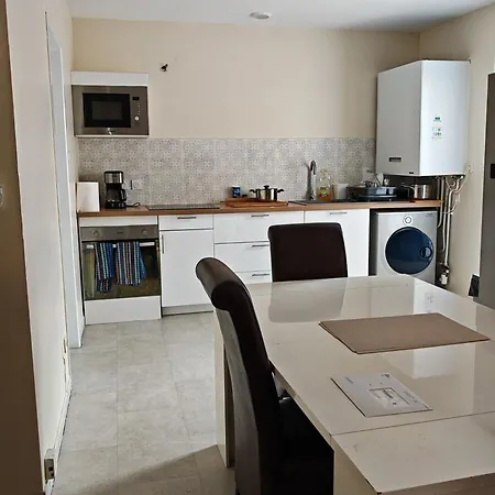 Проживание в семье La Maison De Begles