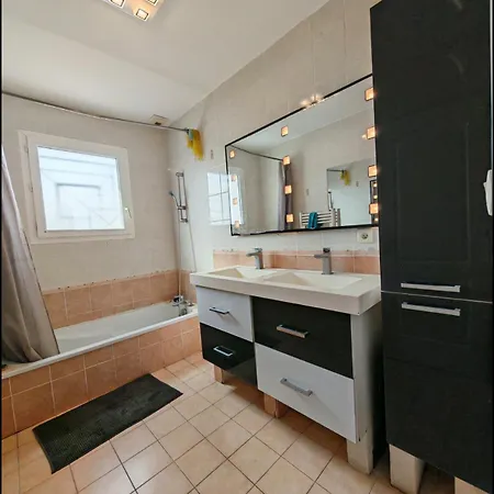 La Maison De Begles Проживание в семье *